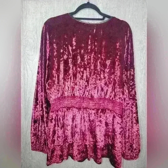 NWT Romantic gypsy baby dolly blouse. Cranberry in color. Size 1X. 100%poly - Picture 6 of 7